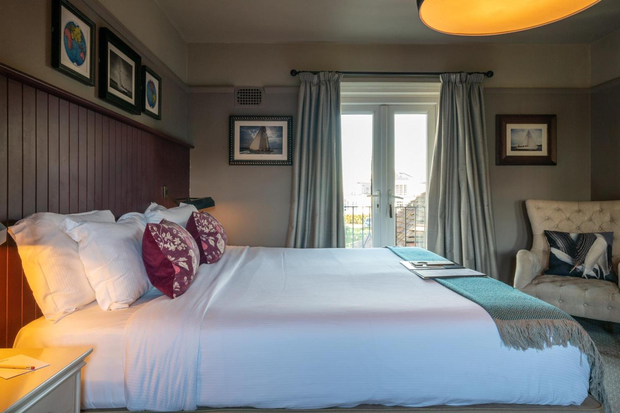The Mayflower Lymington Bagian luar foto
