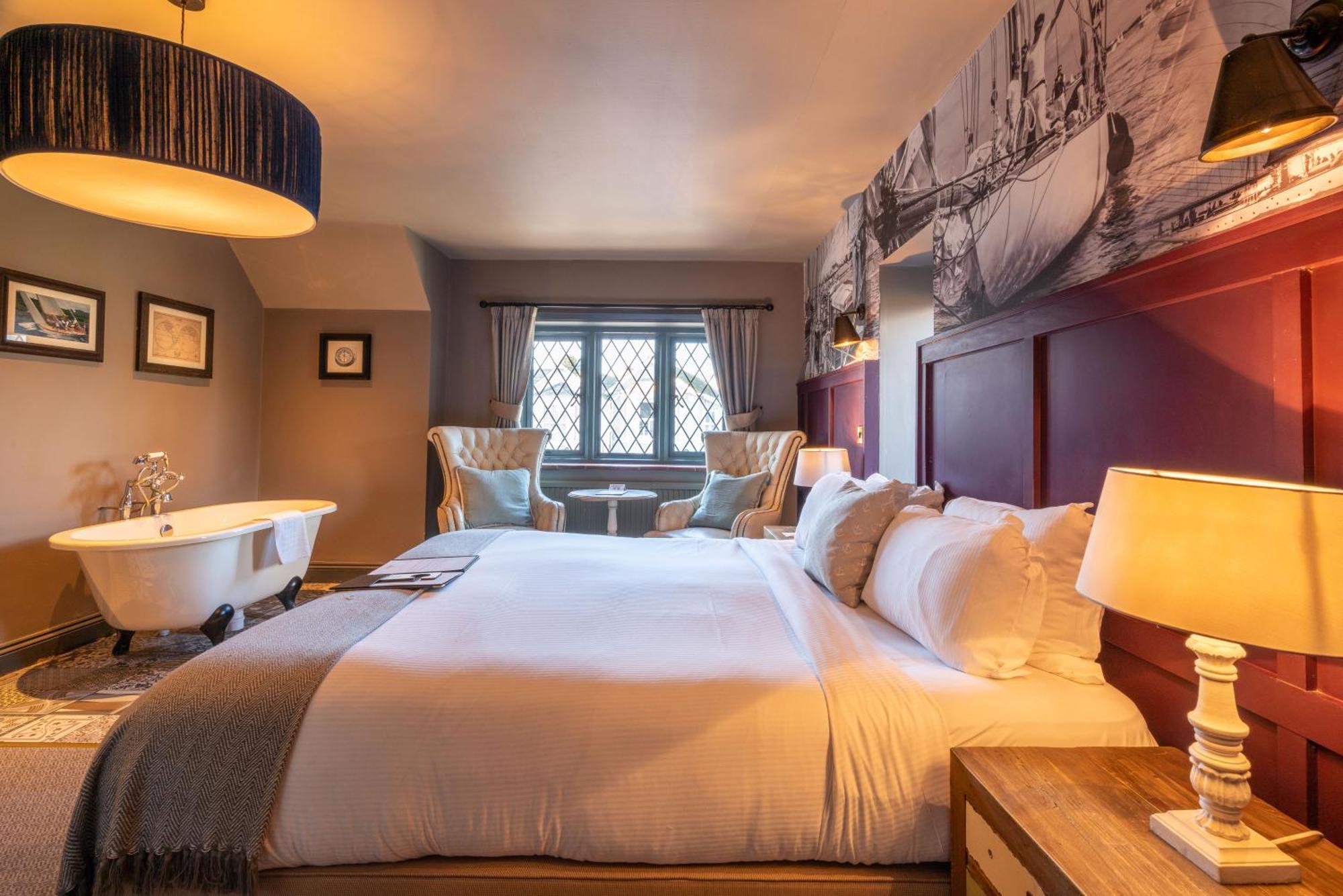 The Mayflower Lymington Bagian luar foto