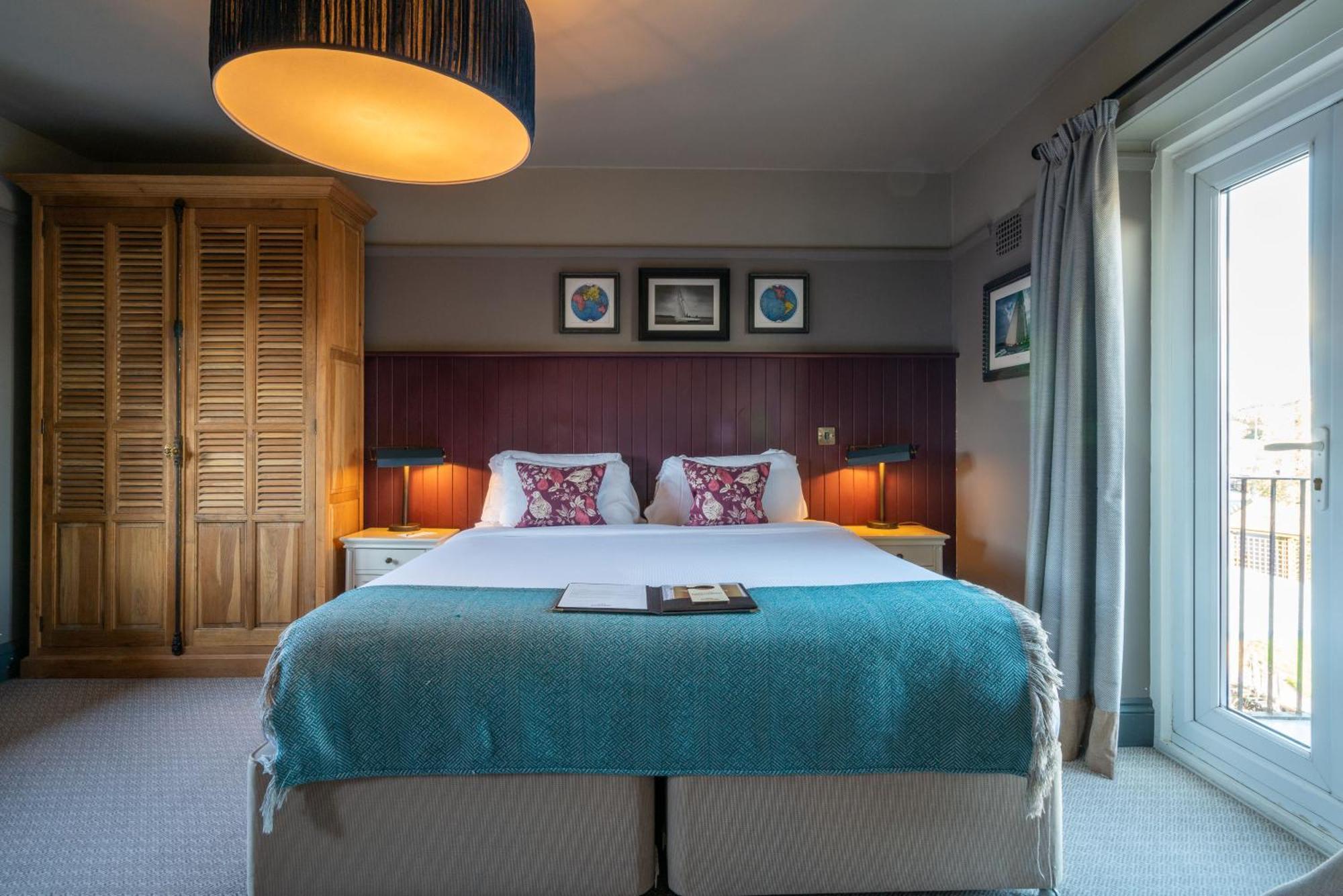 The Mayflower Lymington Bagian luar foto