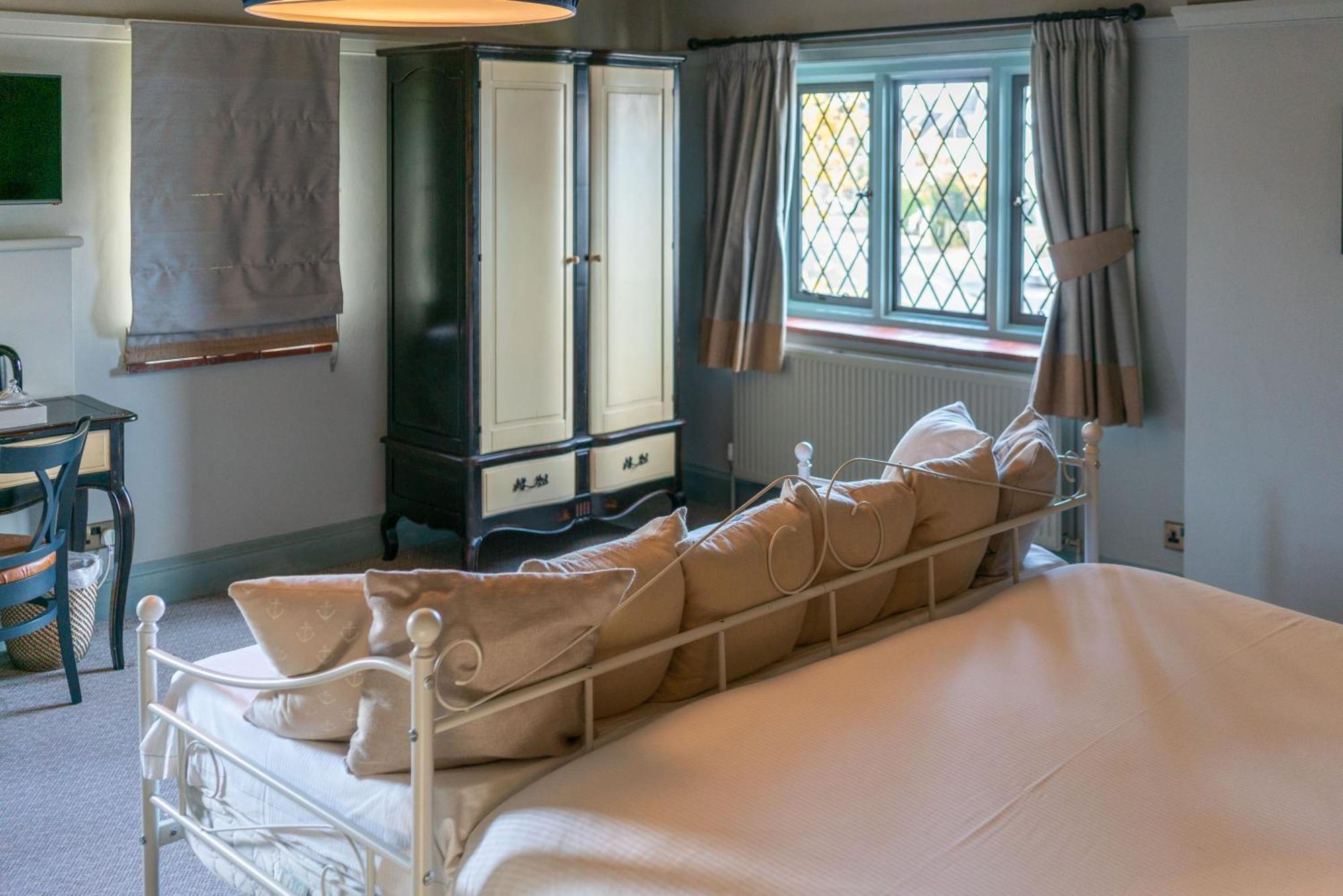 The Mayflower Lymington Bagian luar foto